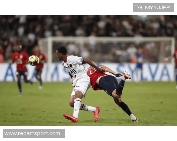 巴黎圣日耳曼对阵里尔展开激烈角逐 谁将掌控法甲赛场的未来走势